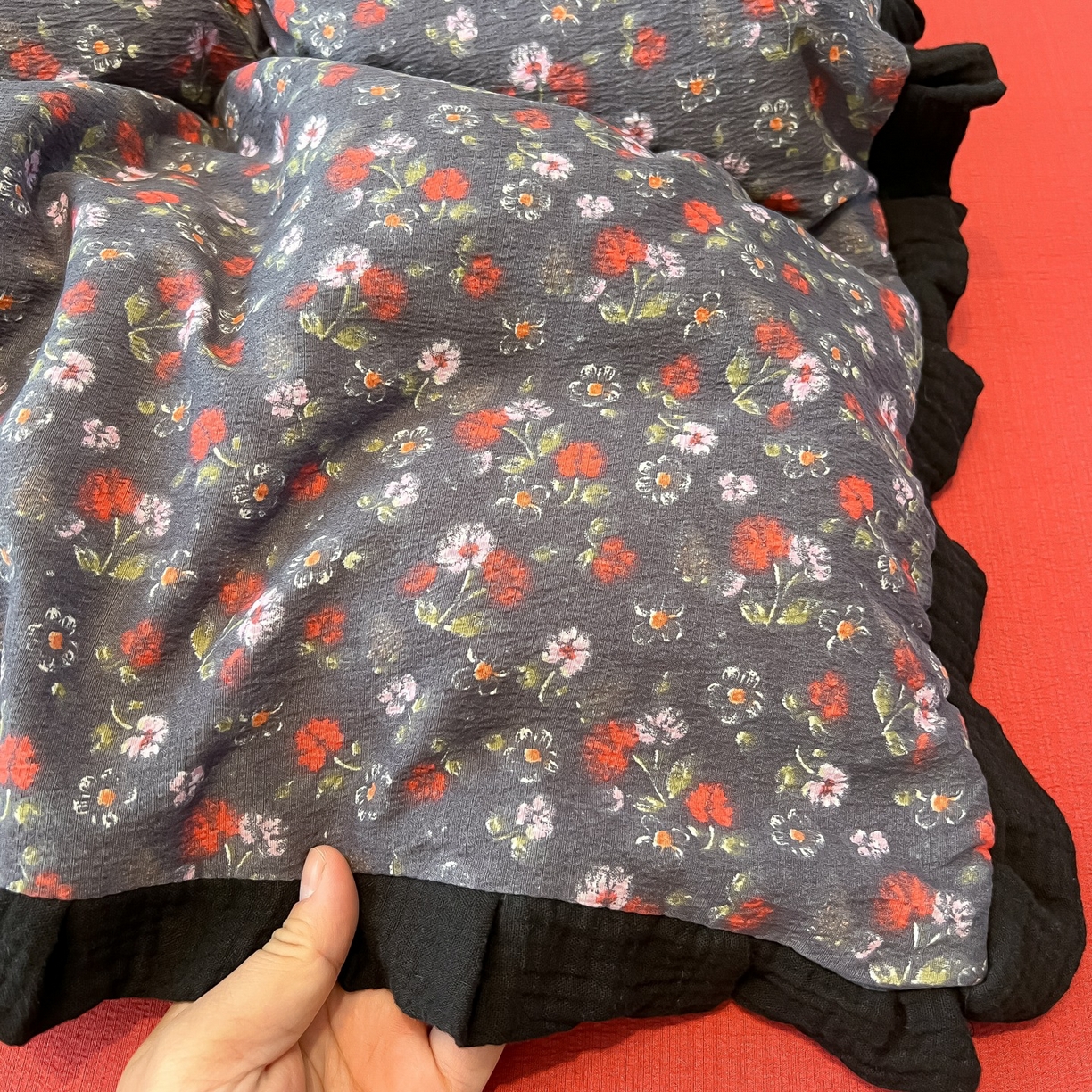 91家纺网 家纺一手货源 找家纺 繁花家居 2025秋意浓水洗邹邹棉云感木棉多层纱大花边四件套直播外贸爆款 木耳小花边-海棠红