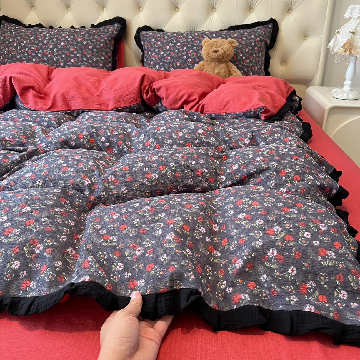 91家纺网 家纺一手货源 找家纺 繁花家居 2025秋意浓水洗邹邹棉云感木棉多层纱大花边四件套直播外贸爆款 木耳小花边-海棠红