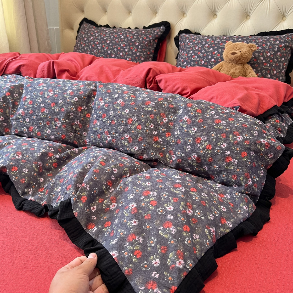 91家纺网 家纺一手货源 找家纺 繁花家居 2025秋意浓水洗邹邹棉云感木棉多层纱大花边四件套直播外贸爆款 木耳小花边-海棠红