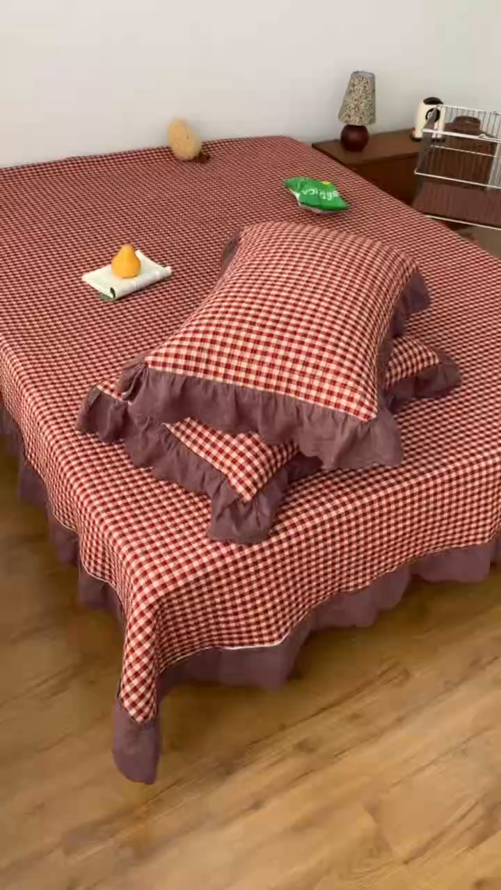 91家纺网 家纺一手货源 找家纺 床盖工厂店 2025新款双面全棉纯棉填充棉花花边款床盖三件套芸素 芸素-红