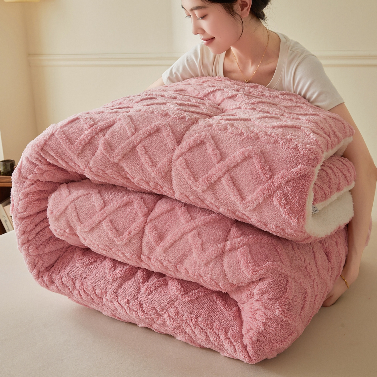 91家纺网 家纺一手货源 找家纺 晓时候 2025新款塔芙绒冬被羊羔绒北极绒加厚被子被芯 豆沙粉