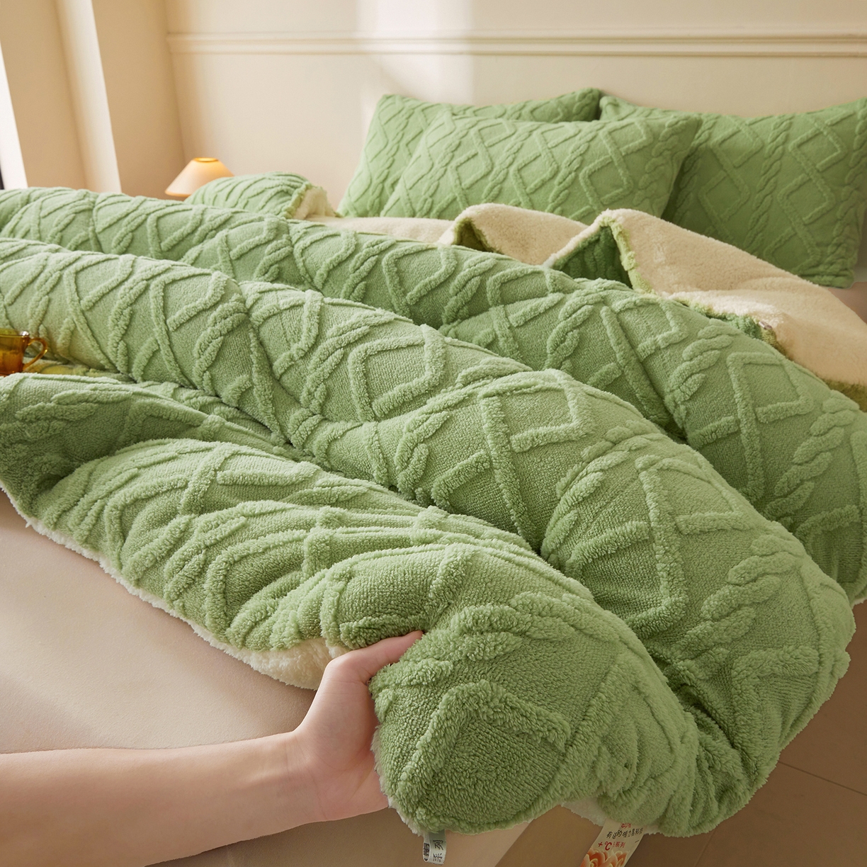 91家纺网 家纺一手货源 找家纺 晓时候 2025新款塔芙绒冬被羊羔绒北极绒加厚被子被芯 果绿