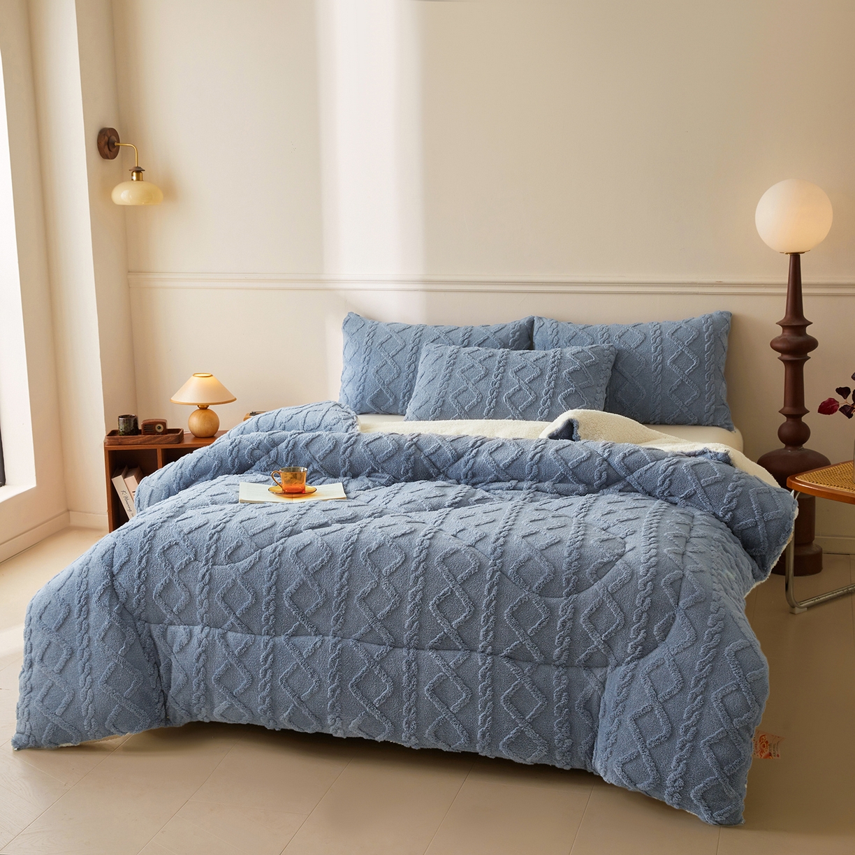 91家纺网 家纺一手货源 找家纺 晓时候 2025新款塔芙绒冬被羊羔绒北极绒加厚被子被芯 静谧蓝