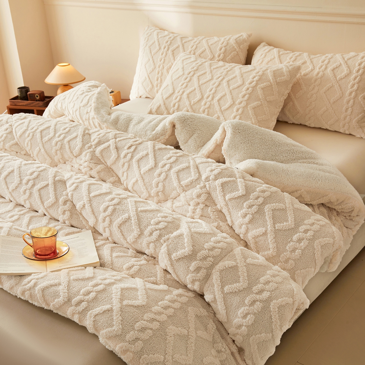 91家纺网 家纺一手货源 找家纺 晓时候 2025新款塔芙绒冬被羊羔绒北极绒加厚被子被芯 米白