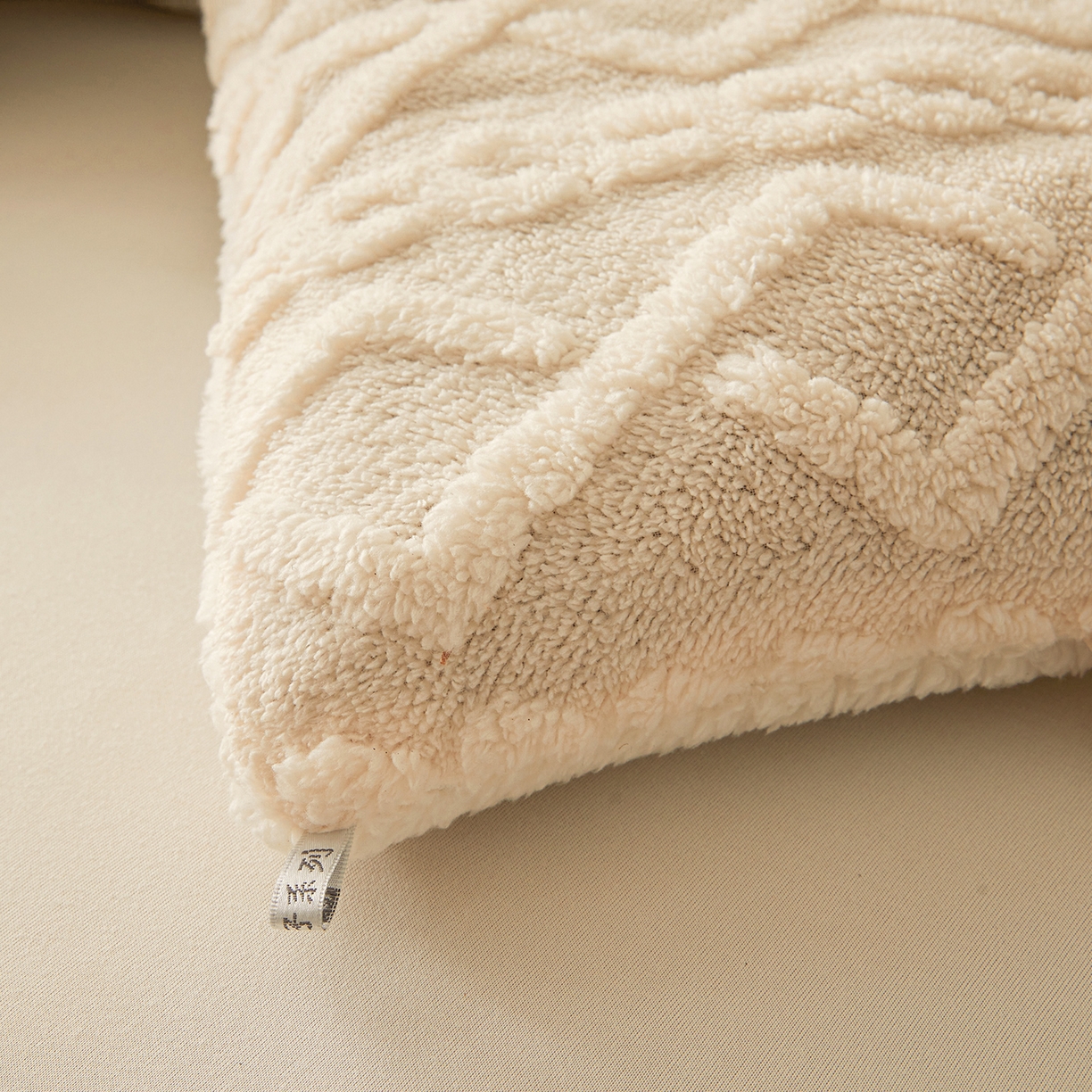 91家纺网 家纺一手货源 找家纺 晓时候 2025新款塔芙绒冬被羊羔绒北极绒加厚被子被芯 米白