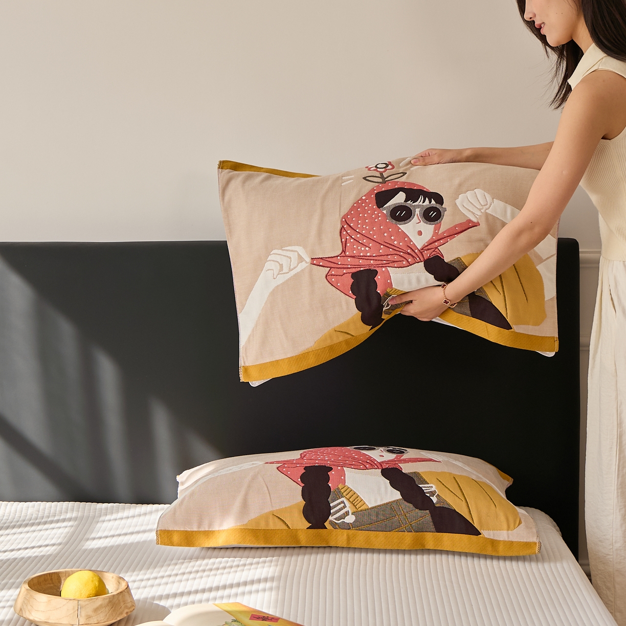 91家纺网 家纺一手货源 找家纺 沐瑟家纺 2025新款纯棉纱布枕巾八层枕巾-發 模特女