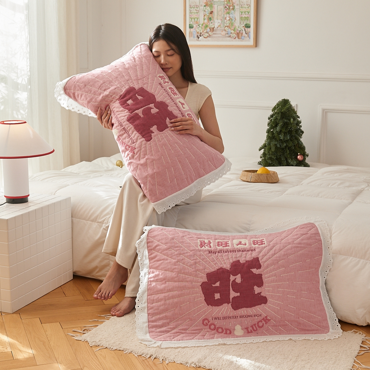 91家纺网 家纺一手货源 找家纺 沐瑟家纺 2025新款花边枕巾 旺旺粉