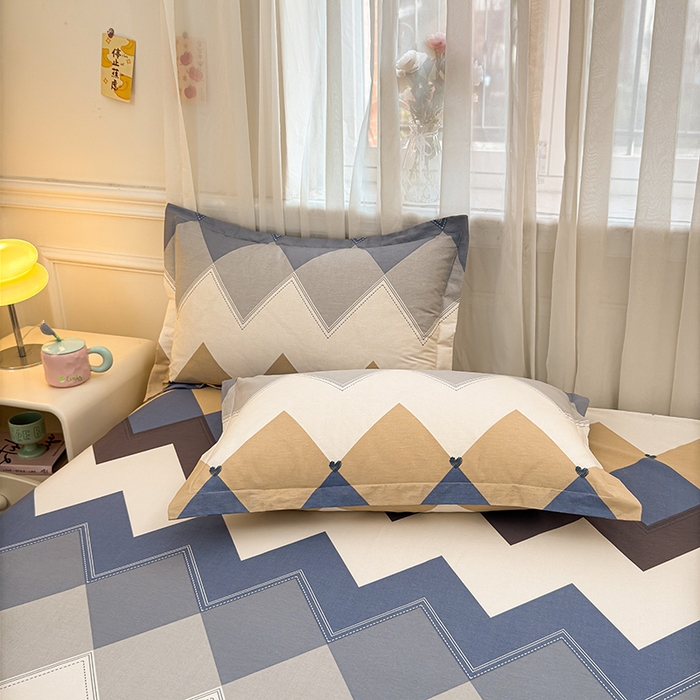 91家纺网 家纺一手货源 找家纺 名优家纺 2026新款12868全棉小清新印花四件套单品系列-床裙三件套 几何飞船