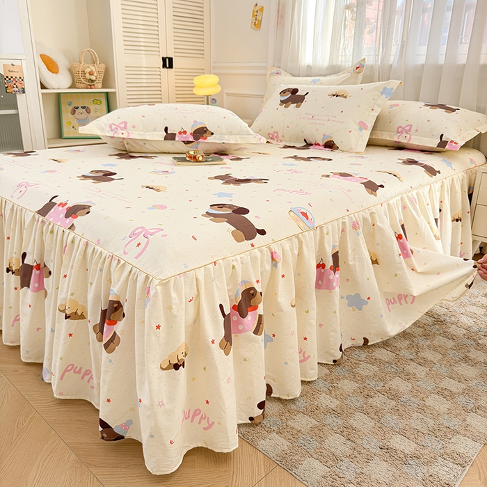 91家纺网 家纺一手货源 找家纺 名优家纺 2026新款12868全棉小清新印花四件套单品系列-床裙三件套 困困腊肠狗