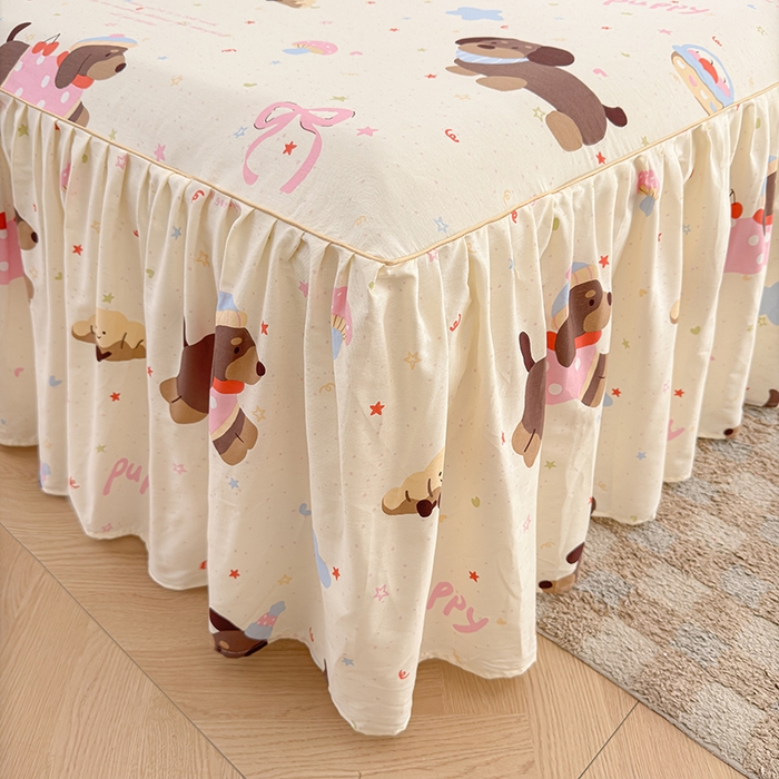 91家纺网 家纺一手货源 找家纺 名优家纺 2026新款12868全棉小清新印花四件套单品系列-床裙三件套 困困腊肠狗