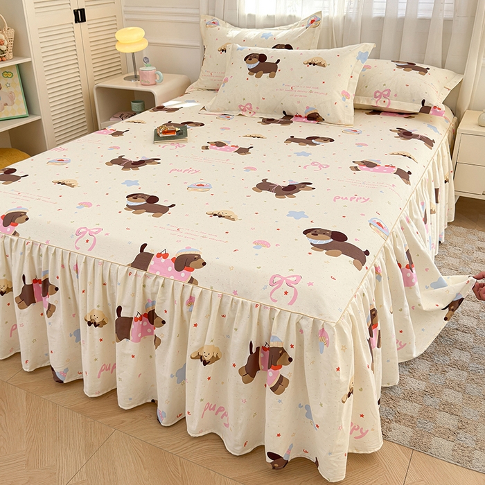 91家纺网 家纺一手货源 找家纺 名优家纺 2026新款12868全棉小清新印花四件套单品系列-床裙三件套 困困腊肠狗