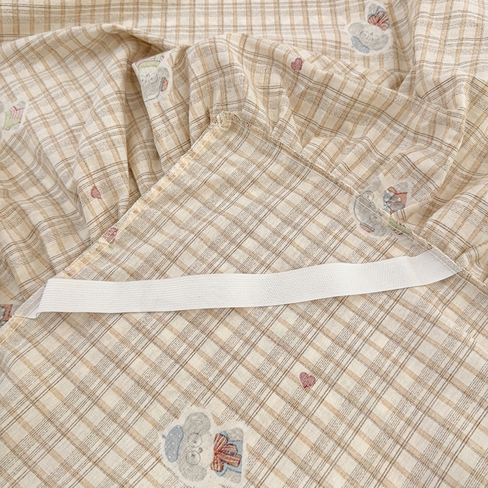 91家纺网 家纺一手货源 找家纺 名优家纺 2026新款12868全棉小清新印花四件套单品系列-床裙三件套 帽子比熊