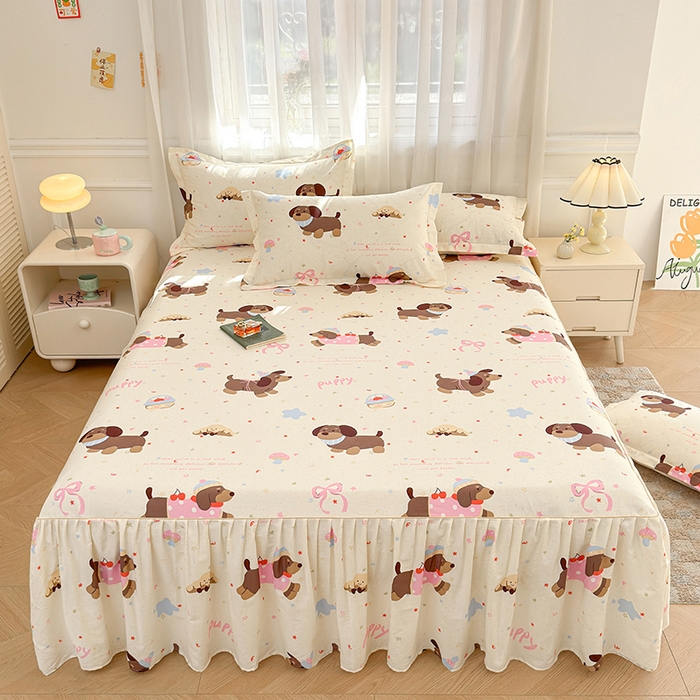 91家纺网 家纺一手货源 找家纺 名优家纺 2026新款12868全棉小清新印花四件套单品系列-床裙三件套 困困腊肠狗