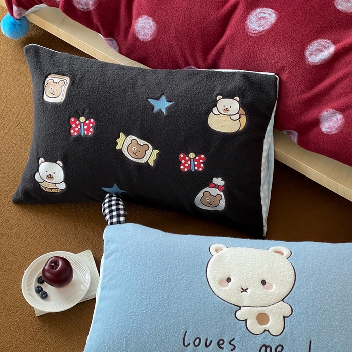 91家纺网 家纺一手货源 找家纺 桔子家纺 2025秋冬新款羊毛绒mi兔系列四件套 复古红波点