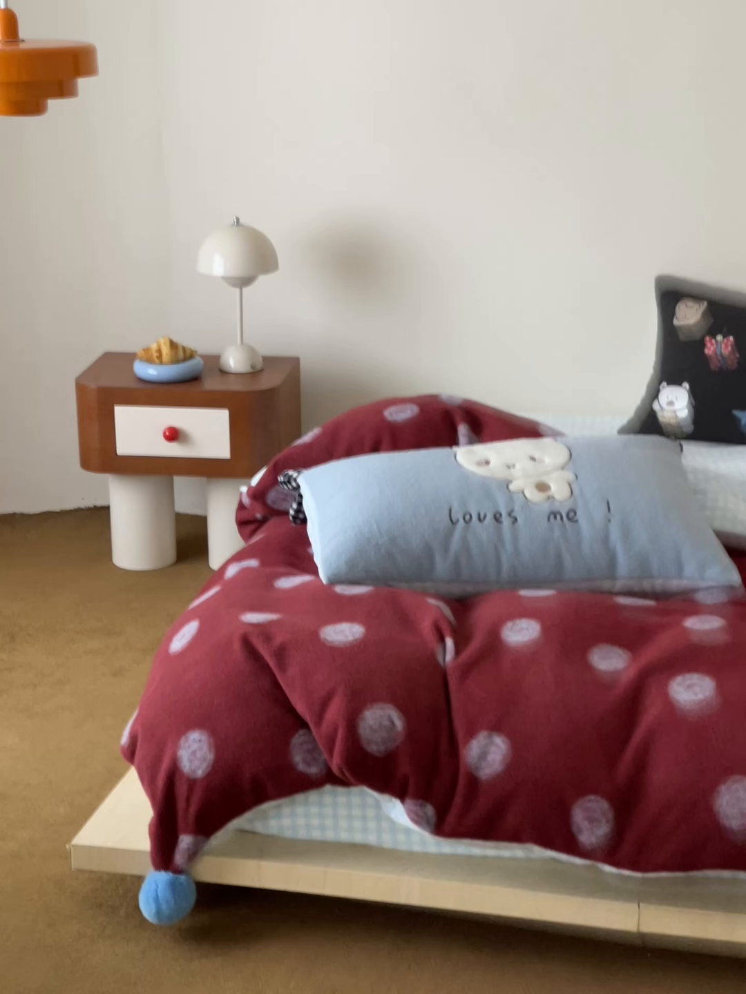 91家纺网 家纺一手货源 找家纺 桔子家纺 2025秋冬新款羊毛绒mi兔系列四件套 复古红波点