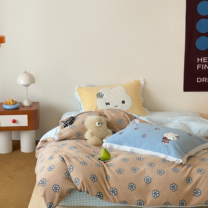 91家纺网 家纺一手货源 找家纺 桔子家纺 2025秋冬新款羊毛绒mi兔系列四件套 黄油mi兔