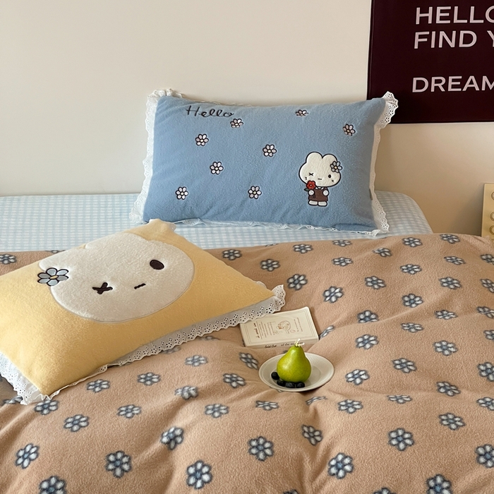 91家纺网 家纺一手货源 找家纺 桔子家纺 2025秋冬新款羊毛绒mi兔系列四件套 黄油mi兔