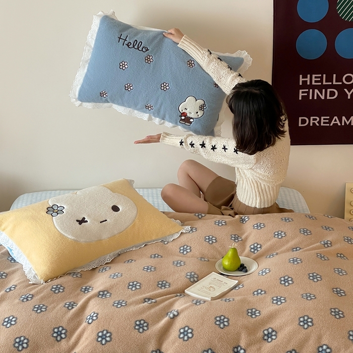 91家纺网 家纺一手货源 找家纺 桔子家纺 2025秋冬新款羊毛绒mi兔系列四件套 黄油mi兔