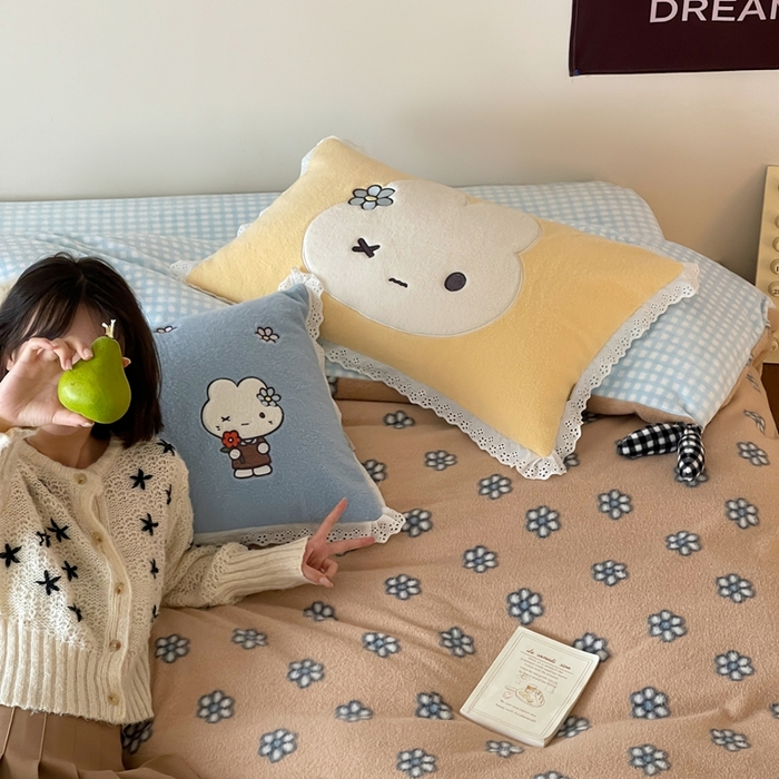 91家纺网 家纺一手货源 找家纺 桔子家纺 2025秋冬新款羊毛绒mi兔系列四件套 黄油mi兔