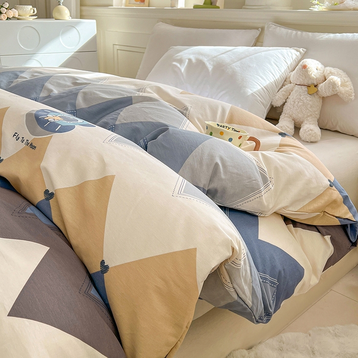 91家纺网 家纺一手货源 找家纺 名优家纺 2026新款12868全棉小清新印花四件套单品系列-单被套 几何飞船