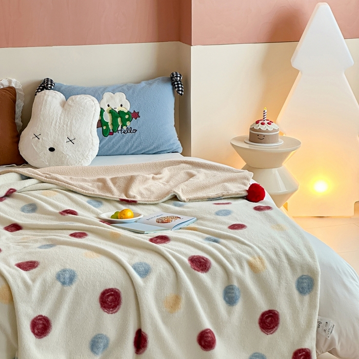 91家纺网 家纺一手货源 找家纺 桔子家纺 2025新款秋冬mi兔羊毛绒系列盖毯毯子多功能盖毯 波点mi兔毯子