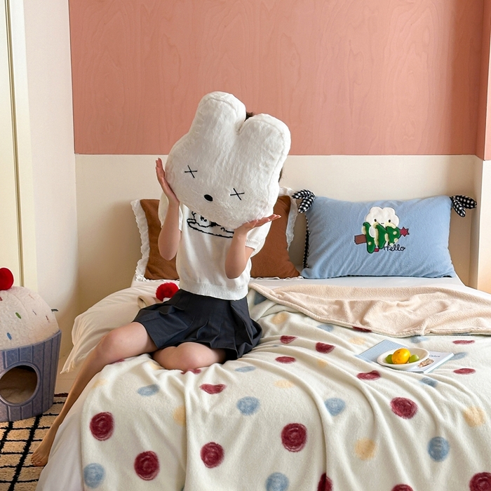 91家纺网 家纺一手货源 找家纺 桔子家纺 2025新款秋冬mi兔羊毛绒系列盖毯毯子多功能盖毯 波点mi兔毯子