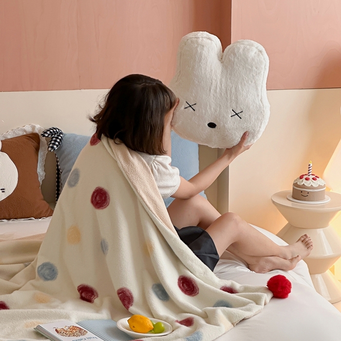 91家纺网 家纺一手货源 找家纺 桔子家纺 2025新款秋冬mi兔羊毛绒系列盖毯毯子多功能盖毯 波点mi兔毯子