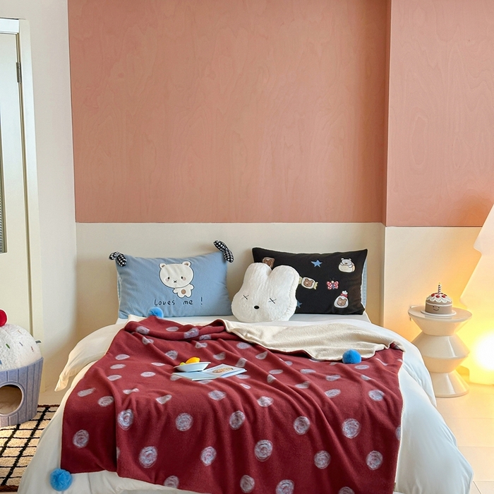 91家纺网 家纺一手货源 找家纺 桔子家纺 2025新款秋冬mi兔羊毛绒系列盖毯毯子多功能盖毯 复古红波点毯子