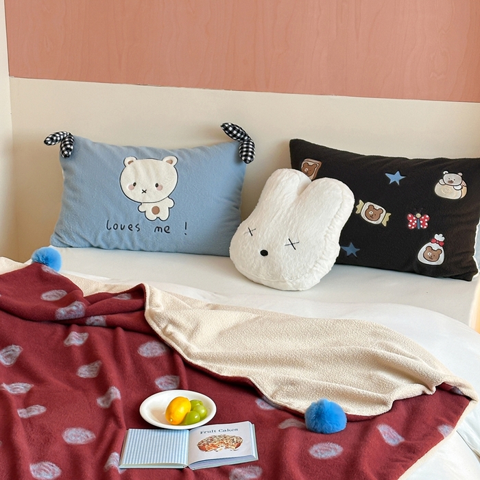 91家纺网 家纺一手货源 找家纺 桔子家纺 2025新款秋冬mi兔羊毛绒系列盖毯毯子多功能盖毯 复古红波点毯子