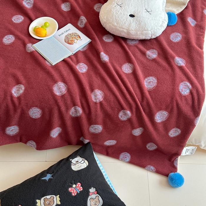 91家纺网 家纺一手货源 找家纺 桔子家纺 2025新款秋冬mi兔羊毛绒系列盖毯毯子多功能盖毯 复古红波点毯子