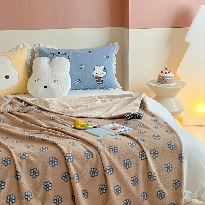 91家纺网 家纺一手货源 找家纺 桔子家纺 2025新款秋冬mi兔羊毛绒系列盖毯毯子多功能盖毯 黄油mi兔毯子