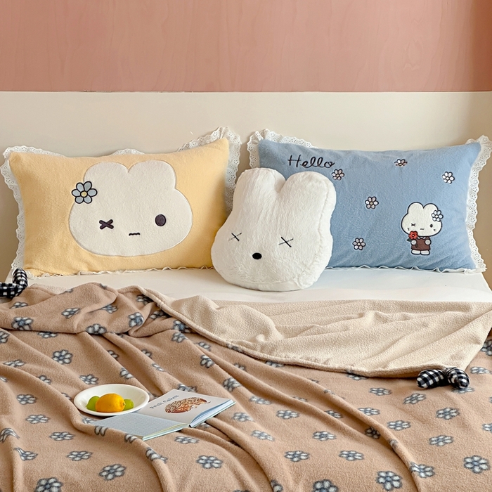 91家纺网 家纺一手货源 找家纺 桔子家纺 2025新款秋冬mi兔羊毛绒系列盖毯毯子多功能盖毯 黄油mi兔毯子