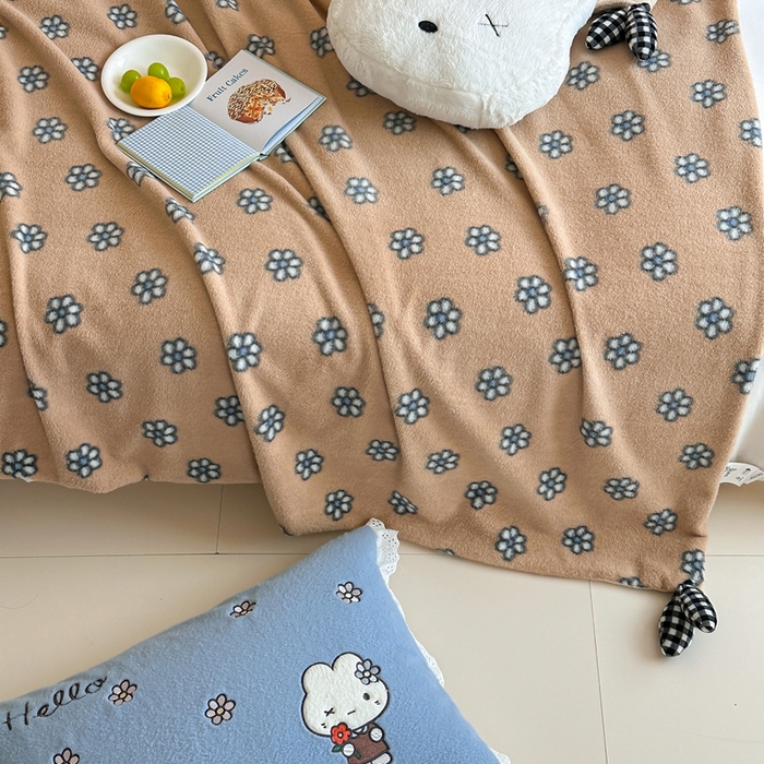 91家纺网 家纺一手货源 找家纺 桔子家纺 2025新款秋冬mi兔羊毛绒系列盖毯毯子多功能盖毯 黄油mi兔毯子