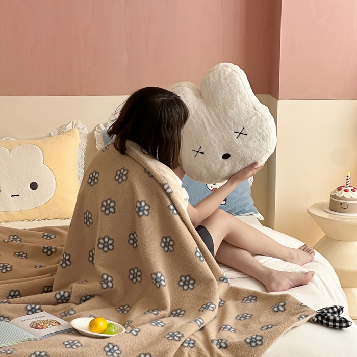 91家纺网 家纺一手货源 找家纺 桔子家纺 2025新款秋冬mi兔羊毛绒系列盖毯毯子多功能盖毯 黄油mi兔毯子