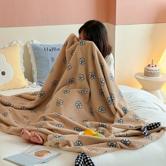 91家纺网 家纺一手货源 找家纺 桔子家纺 2025新款秋冬mi兔羊毛绒系列盖毯毯子多功能盖毯 黄油mi兔毯子