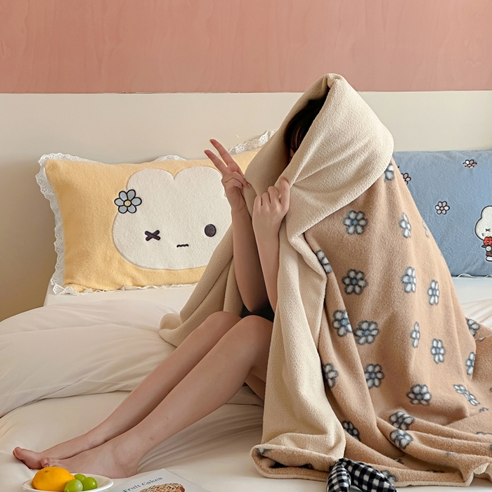 91家纺网 家纺一手货源 找家纺 桔子家纺 2025新款秋冬mi兔羊毛绒系列盖毯毯子多功能盖毯 黄油mi兔毯子