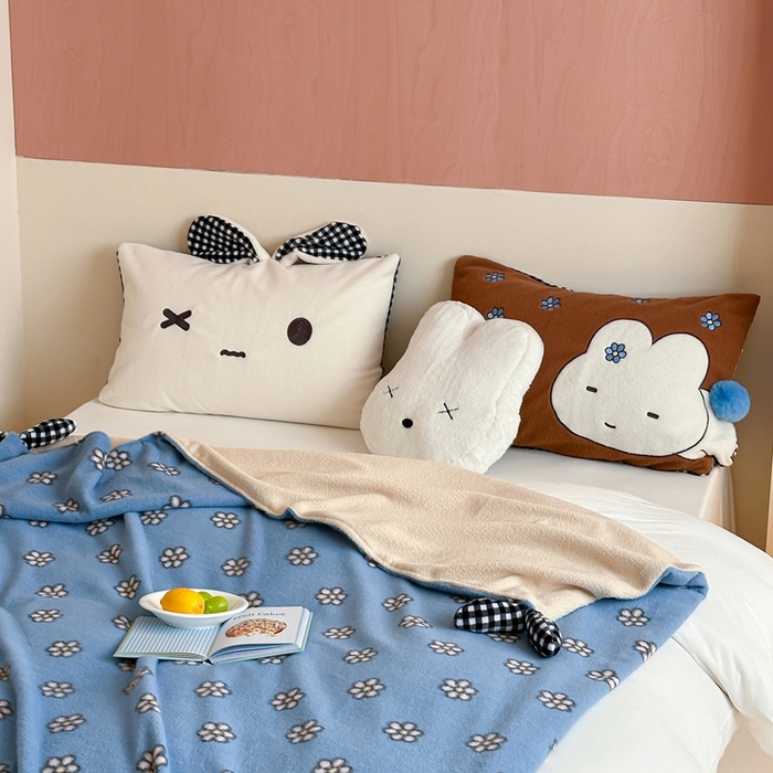 91家纺网 家纺一手货源 找家纺 桔子家纺 2025新款秋冬mi兔羊毛绒系列盖毯毯子多功能盖毯 蓝花mi兔毯子