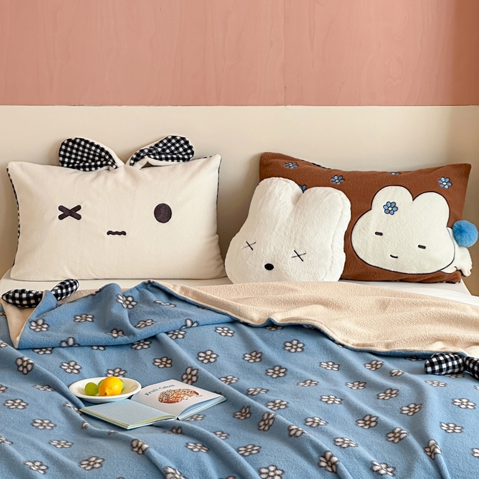 91家纺网 家纺一手货源 找家纺 桔子家纺 2025新款秋冬mi兔羊毛绒系列盖毯毯子多功能盖毯 蓝花mi兔毯子