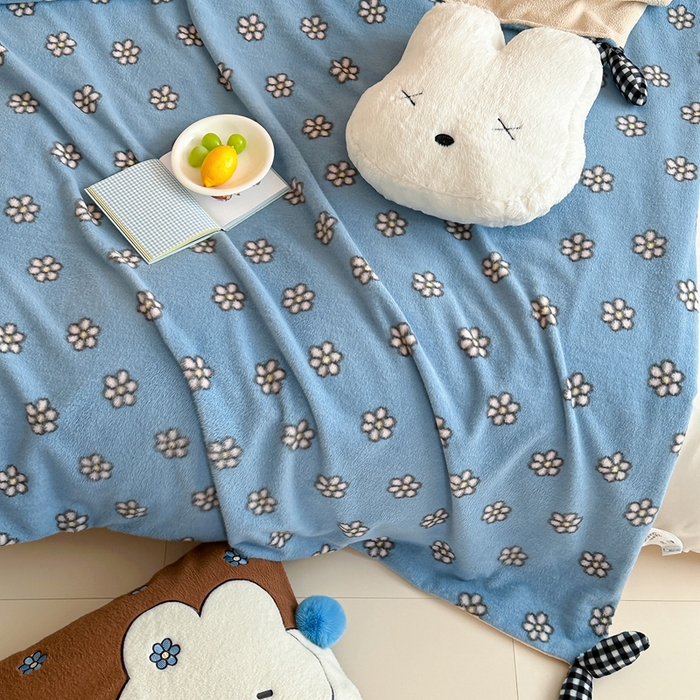 91家纺网 家纺一手货源 找家纺 桔子家纺 2025新款秋冬mi兔羊毛绒系列盖毯毯子多功能盖毯 蓝花mi兔毯子