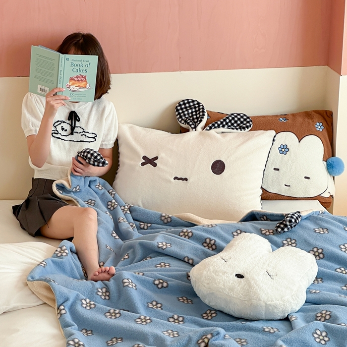 91家纺网 家纺一手货源 找家纺 桔子家纺 2025新款秋冬mi兔羊毛绒系列盖毯毯子多功能盖毯 蓝花mi兔毯子