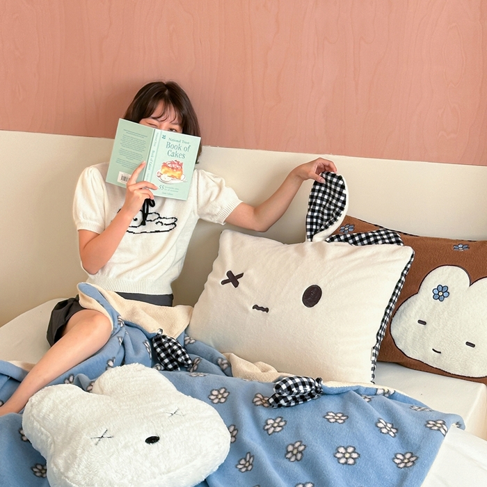 91家纺网 家纺一手货源 找家纺 桔子家纺 2025新款秋冬mi兔羊毛绒系列盖毯毯子多功能盖毯 蓝花mi兔毯子