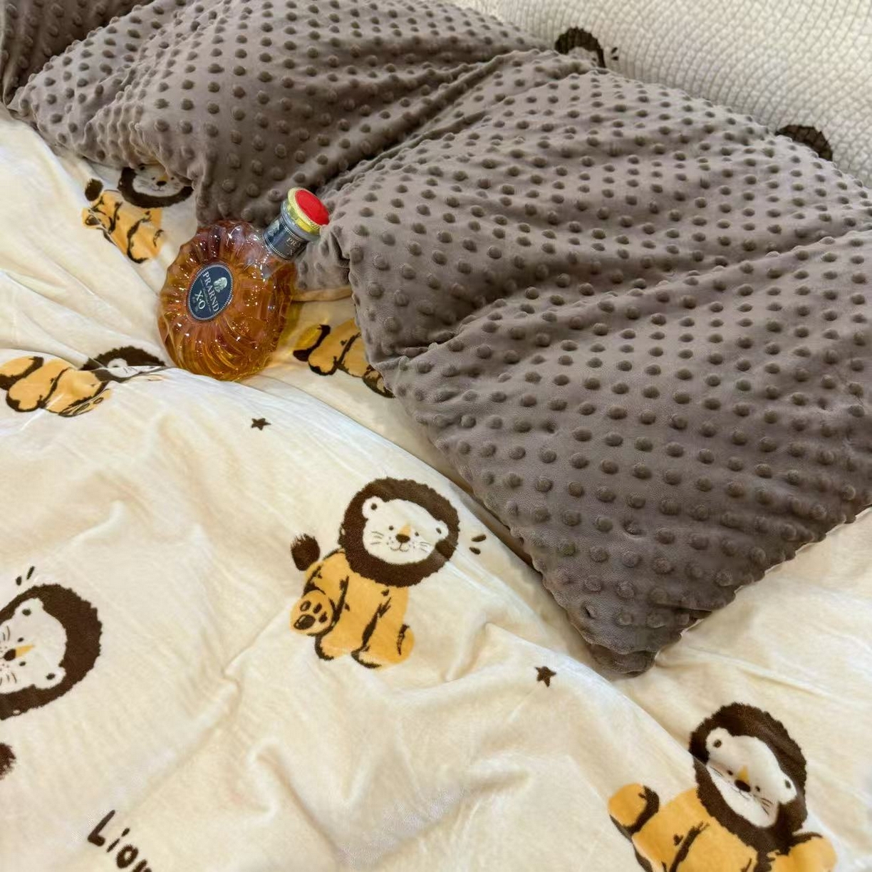 91家纺网 家纺一手货源 找家纺 床盖工厂店 2025新款宝宝绒床盖四件套 小狮子