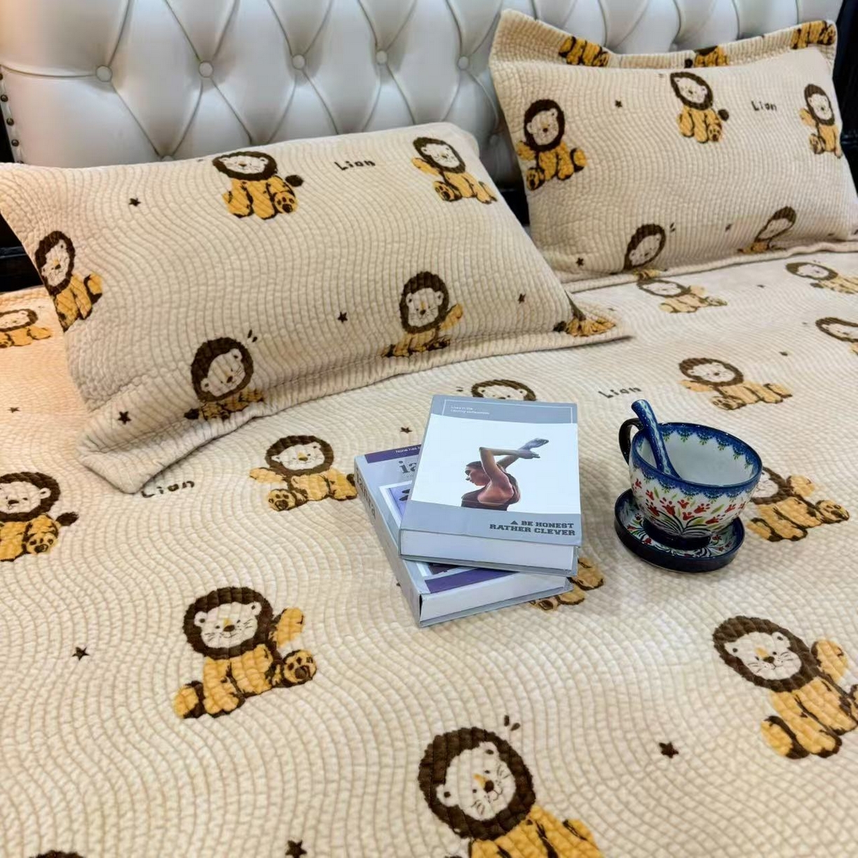 91家纺网 家纺一手货源 找家纺 床盖工厂店 2025新款宝宝绒床盖四件套 小狮子