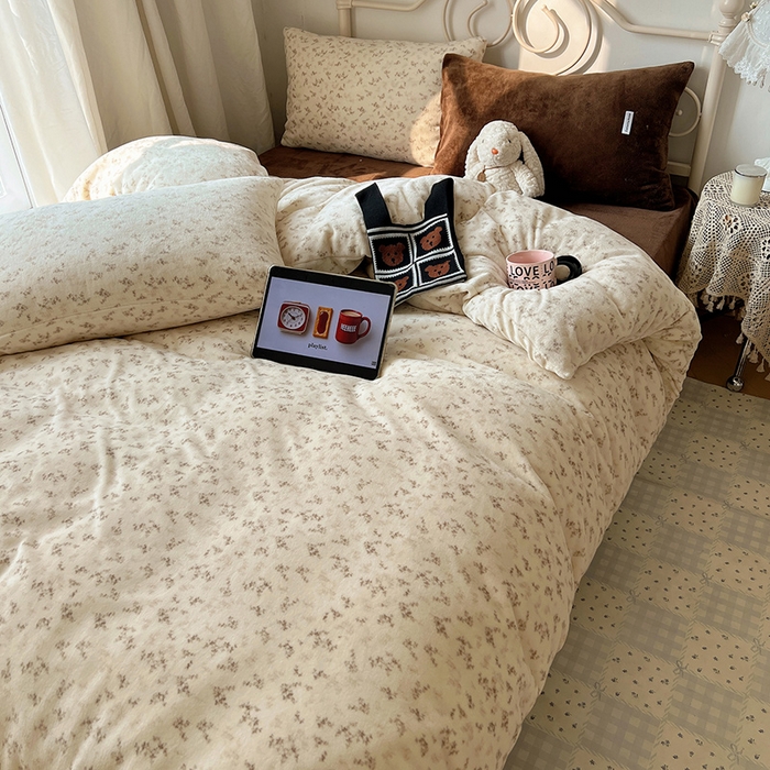 91家纺网 家纺一手货源 找家纺 山茶家纺 2025新款牛奶绒印花四件套-中古系列 中古碎花