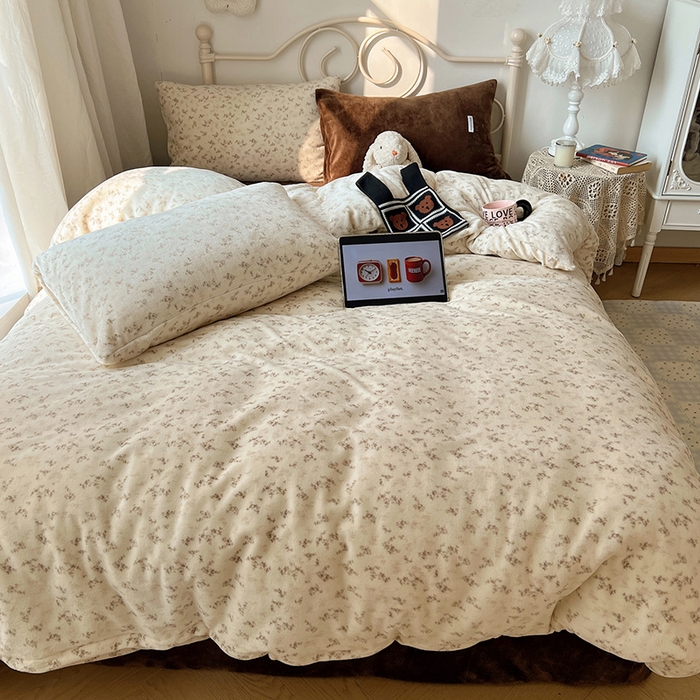 91家纺网 家纺一手货源 找家纺 山茶家纺 2025新款牛奶绒印花四件套-中古系列 中古碎花