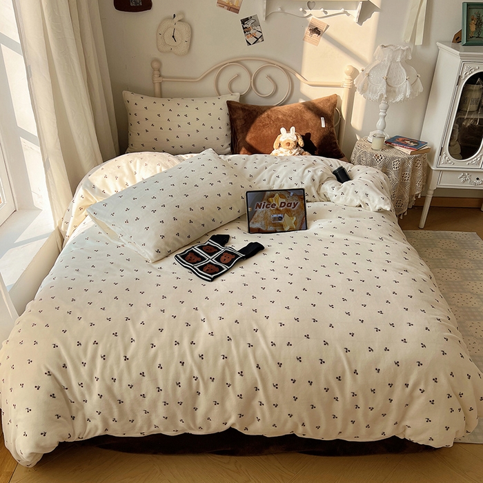 91家纺网 家纺一手货源 找家纺 山茶家纺 2025新款牛奶绒印花四件套-中古系列 中古车厘子