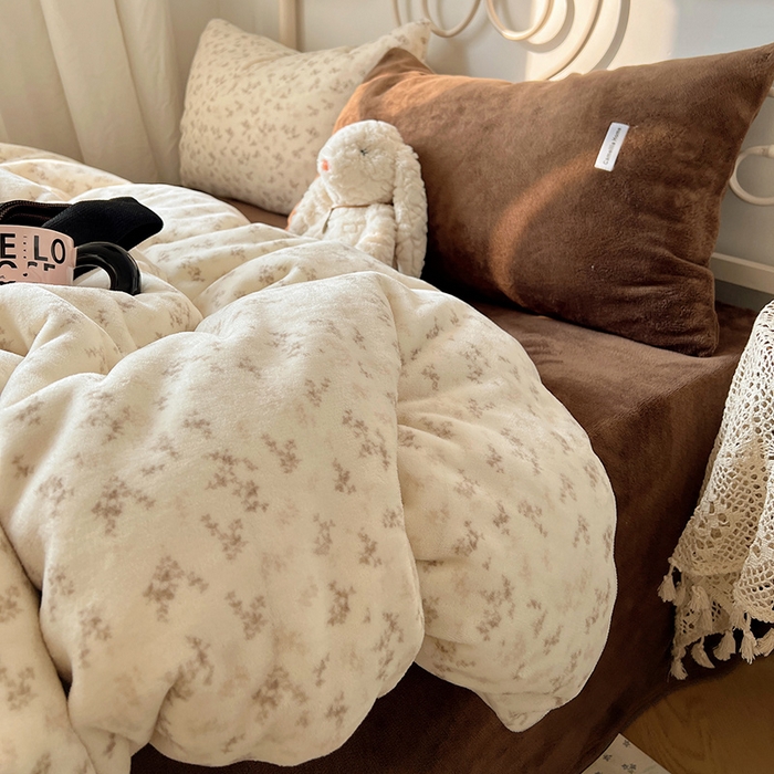 91家纺网 家纺一手货源 找家纺 山茶家纺 2025新款牛奶绒印花四件套-中古系列 中古碎花