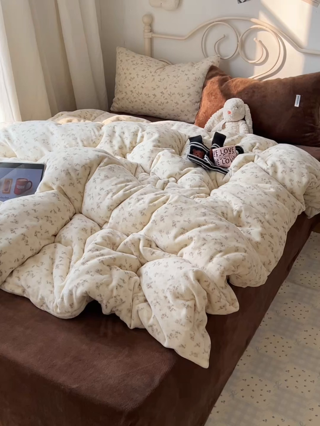 91家纺网 家纺一手货源 找家纺 山茶家纺 2025新款牛奶绒印花四件套-中古系列 中古碎花