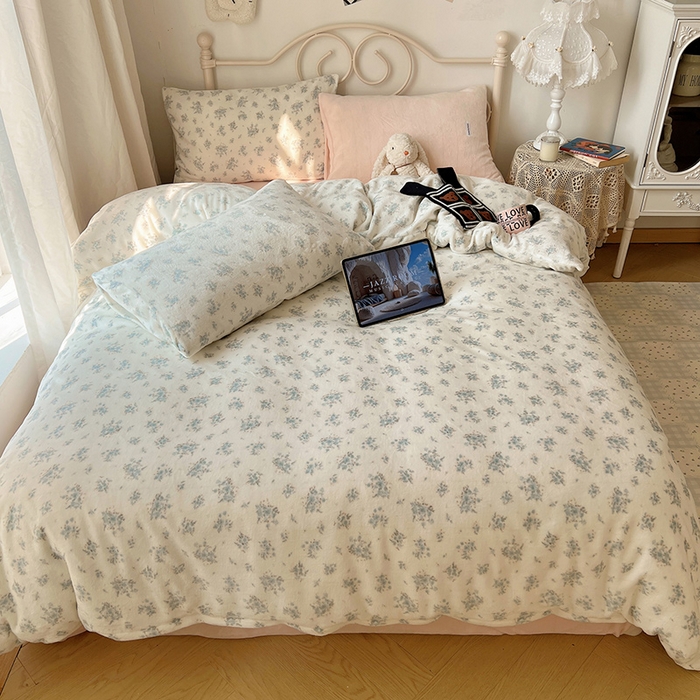 91家纺网 家纺一手货源 找家纺 山茶家纺 2025新款牛奶绒印花四件套-中古系列 小岛蔷薇