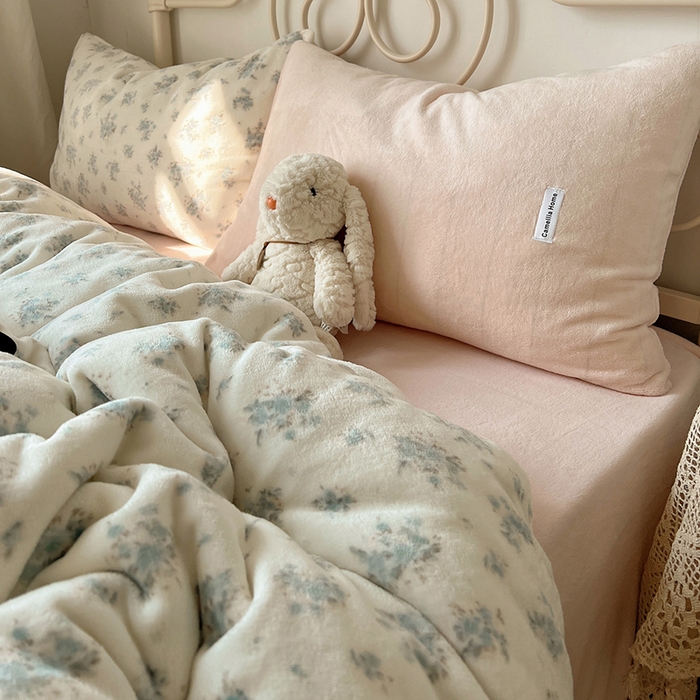 91家纺网 家纺一手货源 找家纺 山茶家纺 2025新款牛奶绒印花四件套-中古系列 小岛蔷薇